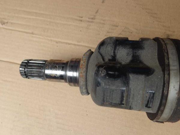 CARDAN DROIT TOYOTA AURIS 1.4 D-4D 6 VITESSES 2010 - Vue 3